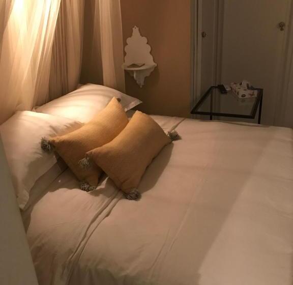 اتاق لوکس, Dar Esma