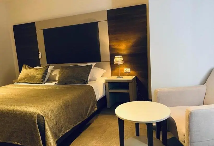 اتاق سوپریور با تخت بزرگ, Grand Hotel Central