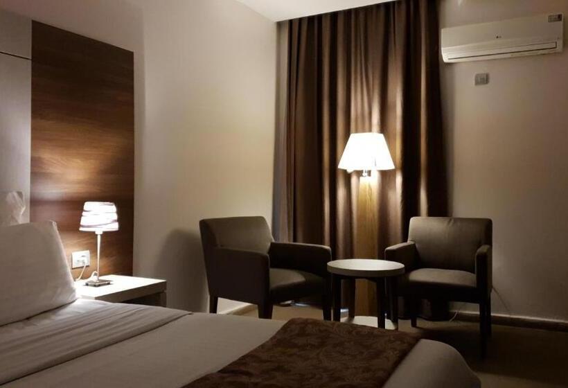 اتاق سوپریور با تخت بزرگ, Grand Hotel Central