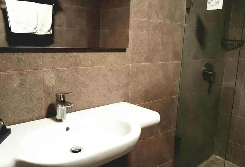 اتاق سوپریور با تخت بزرگ, Grand Hotel Central