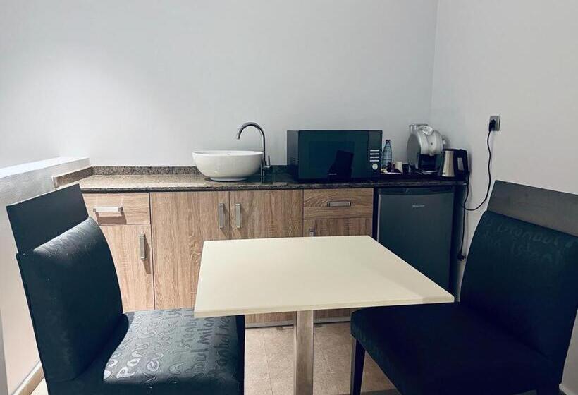 سوییت, Grand Hotel Central