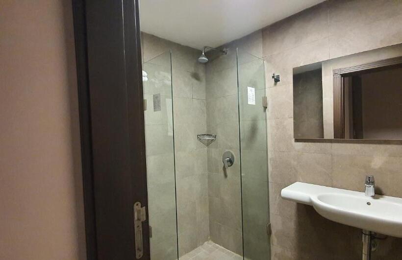 سوییت, Grand Hotel Central