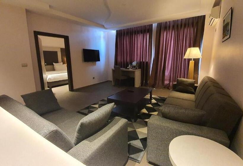 سوییت, Grand Hotel Central