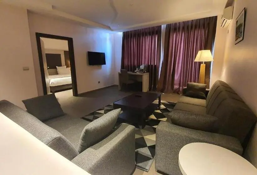 سوییت, Grand Hotel Central