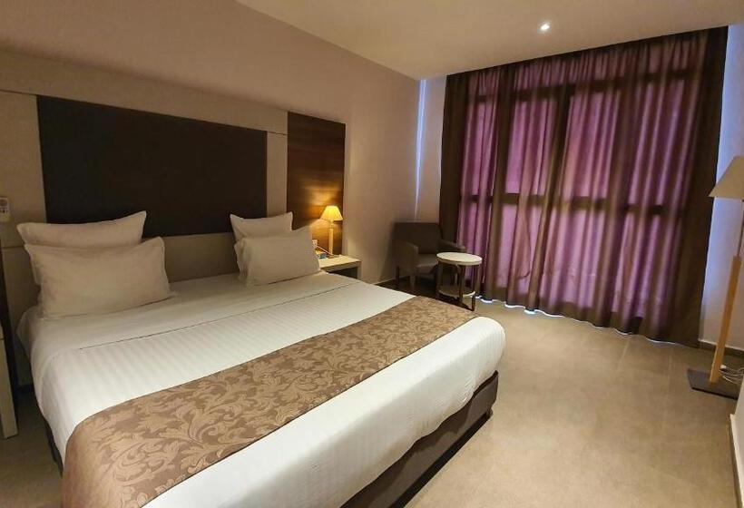 سوییت, Grand Hotel Central