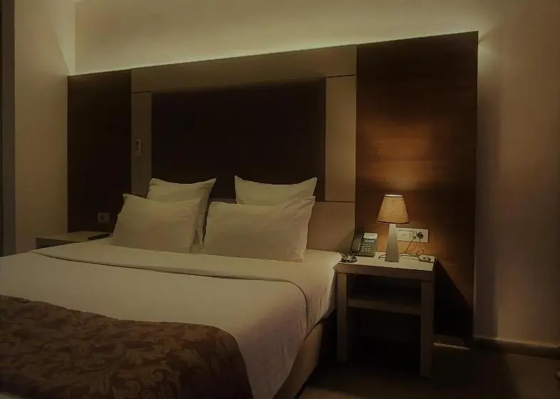 اتاق لوکس با تخت بزرگ, Grand Hotel Central
