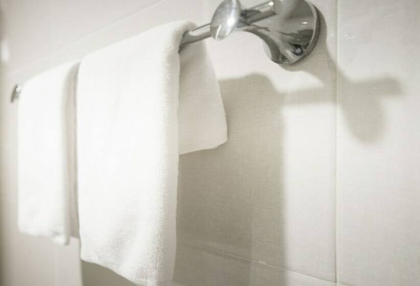 Номер Deluxe, Champion