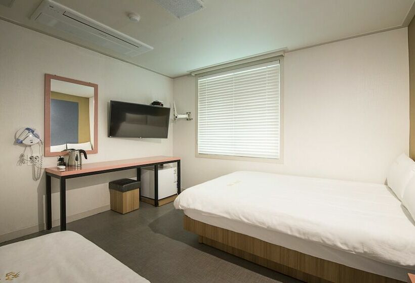 Номер Deluxe, Champion