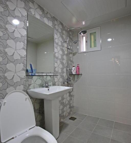 Номер Deluxe, Champion