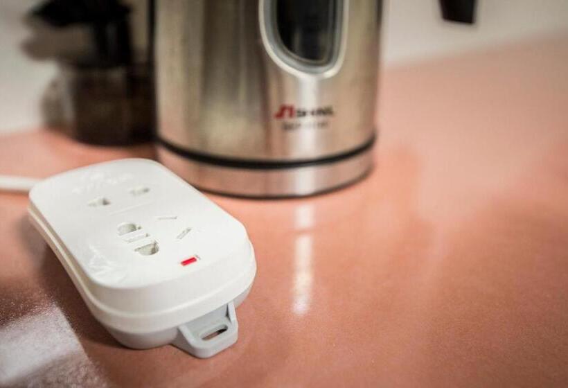 Номер Deluxe, Champion