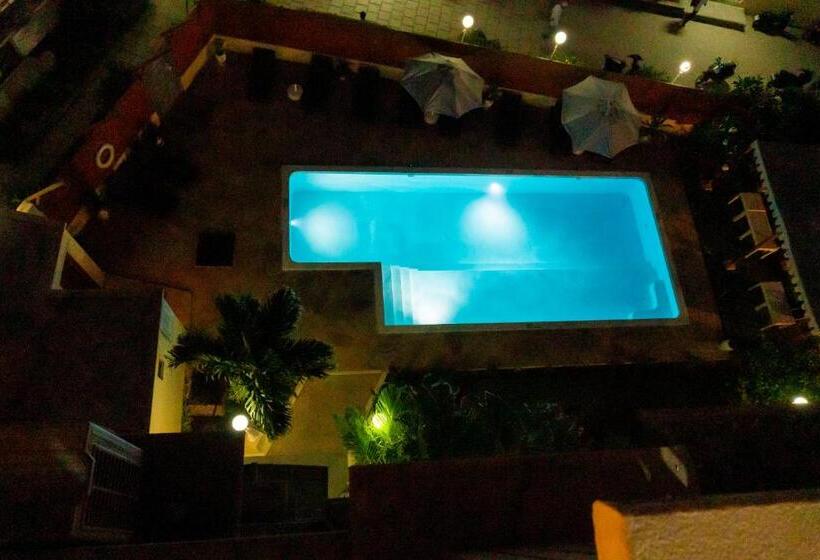 带大床的标准间, Golden Tulip Stone Town Boutique