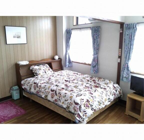 اتاق اکونومی, Hitoyoshi Morinohall Ladies In  Female Only