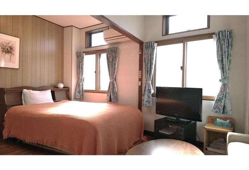 اتاق اکونومی, Hitoyoshi Morinohall Ladies In  Female Only