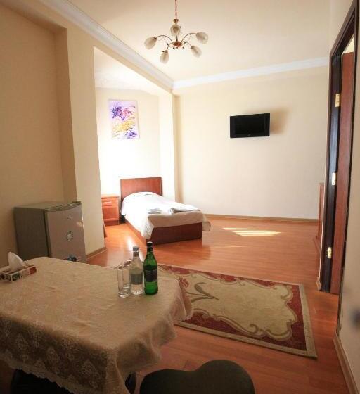 חדר דלוקס לשלושה, Jermuk Ani