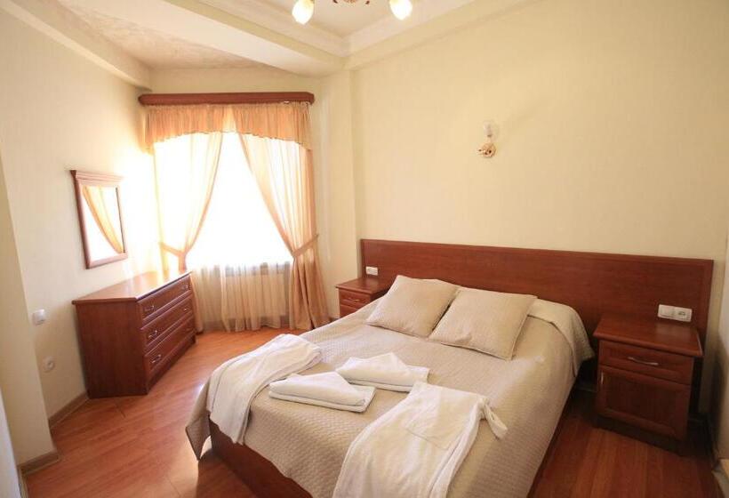 デラックスの４人部屋, Jermuk Ani