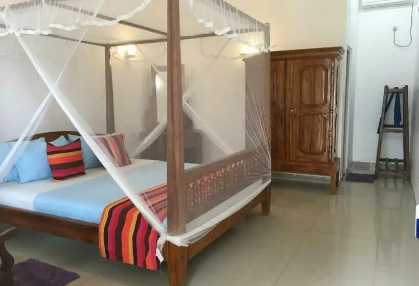 اتاق لوکس, Samaru Beach House