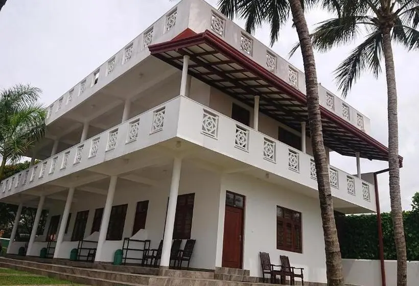 اتاق استاندارد سه نفره, Samaru Beach House