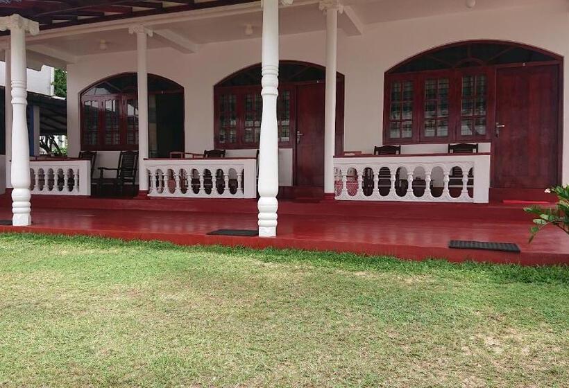 标准间, Samaru Beach House