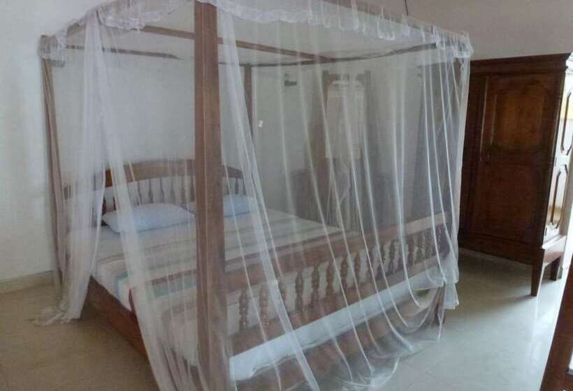 标准间, Samaru Beach House