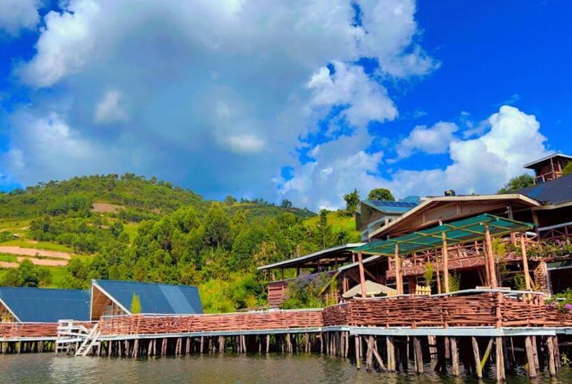 بانگلوی لوکس, Lake Bunyonyi Rock Resort