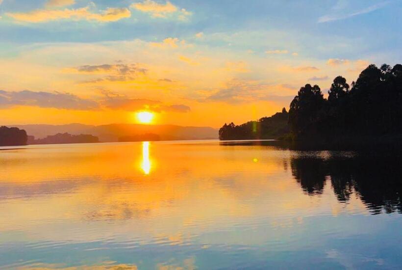 بانگلوی لوکس, Lake Bunyonyi Rock Resort