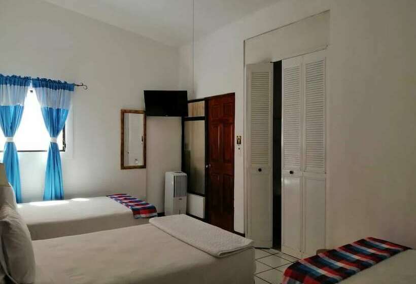 חדר סטנדרט לשלושה, Novohostal B&b