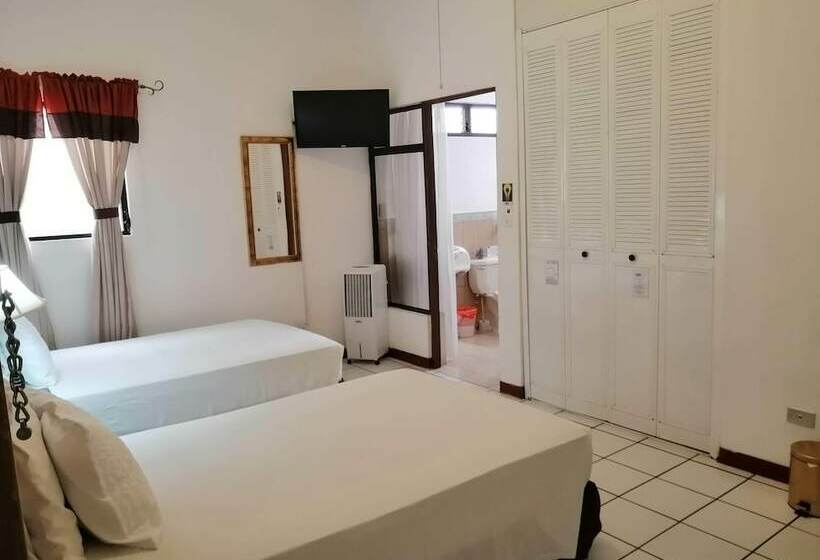 חדר סטנדרט לשלושה, Novohostal B&b