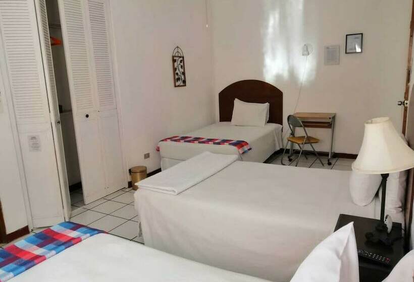 חדר סטנדרט לשלושה, Novohostal B&b