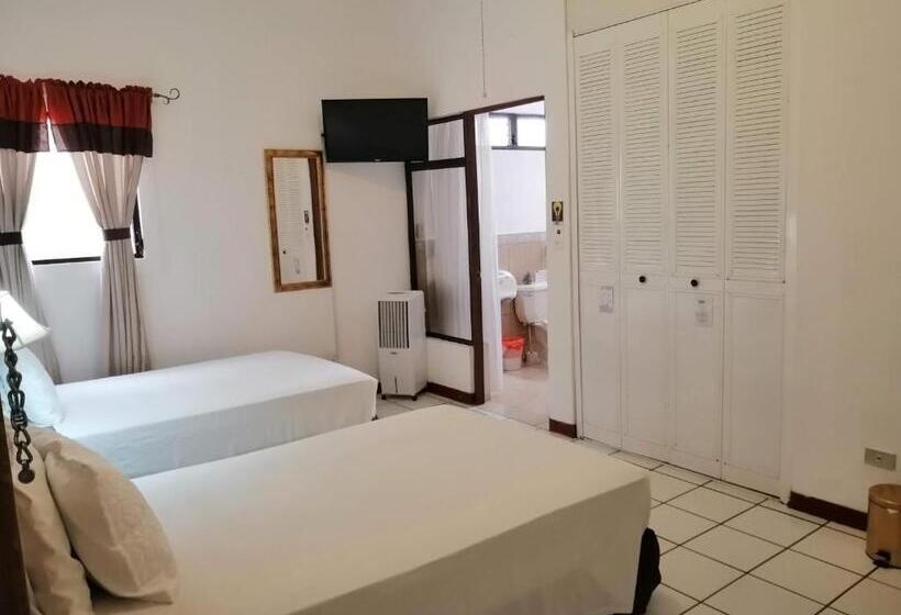 חדר סטנדרט לשלושה, Novohostal B&b