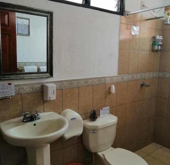 اتاق استاندارد سه نفره, Novohostal B&b
