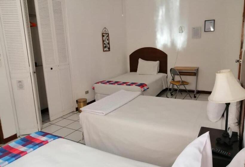 חדר סטנדרט לשלושה, Novohostal B&b