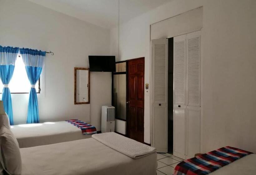 اتاق استاندارد سه نفره, Novohostal B&b