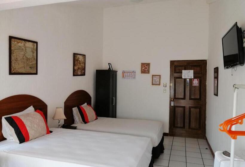 חדר סטנדרט לשלושה, Novohostal B&b