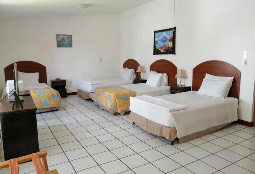 חדר משפחתי, Novohostal B&b