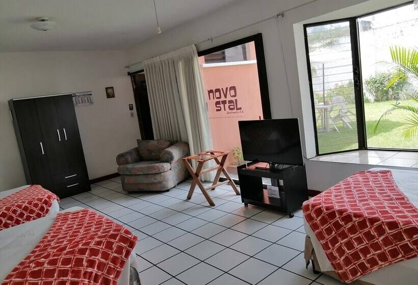 חדר סטנדרט לארבעה, Novohostal B&b