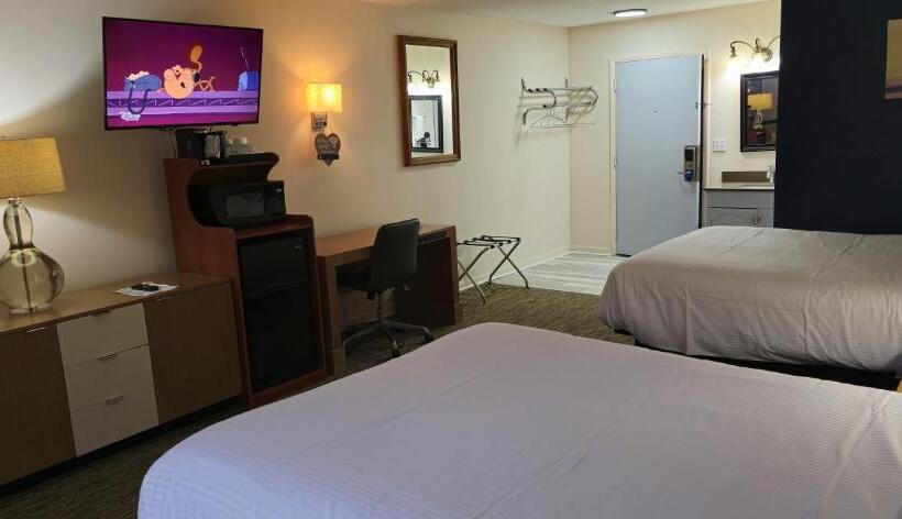 Четырехместный Номер Стандарт, Rodeway Inn Formerly Camp Inn Lodge