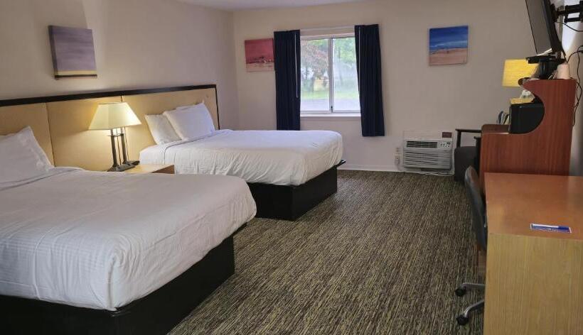 غرفة قياسية رباعية, Rodeway Inn Formerly Camp Inn Lodge