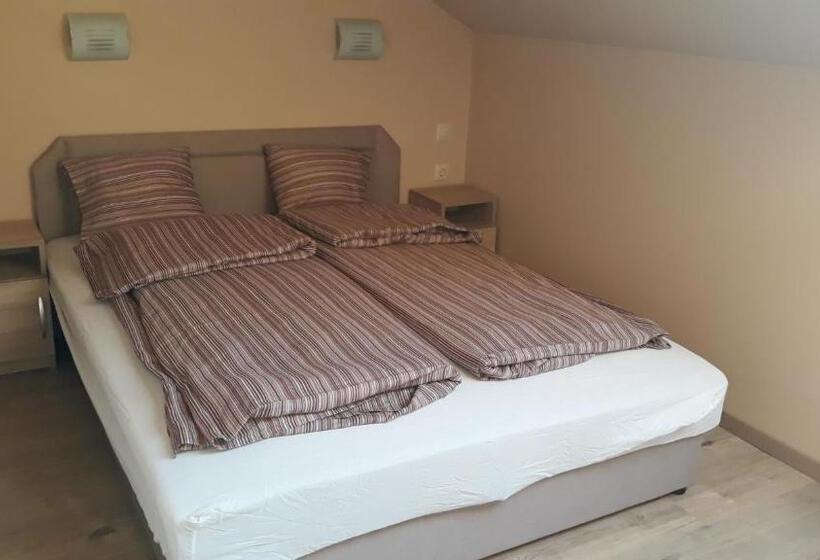 标准间, Helvéciai Balogh Borház