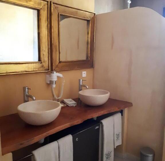 디럭스 룸 킹사이즈 침대, Mas Saint Joseph