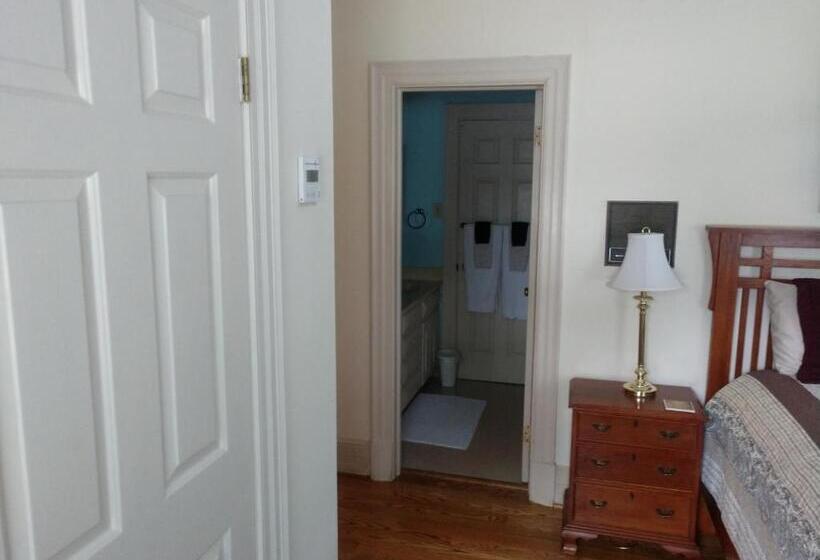 스위트 킹사이즈 침대, Virginia Cliffe Inn