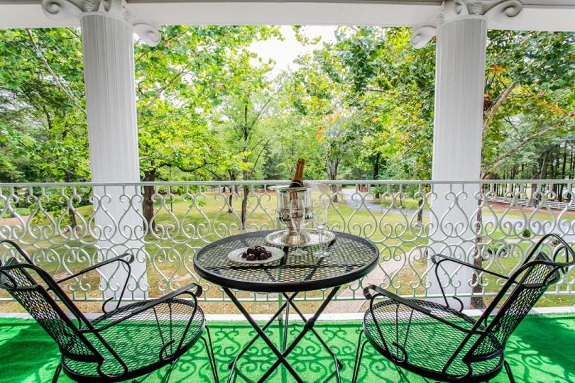 발코니가 있는 스위트, Virginia Cliffe Inn