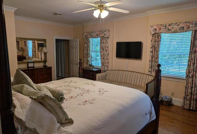 발코니가 있는 스위트, Virginia Cliffe Inn