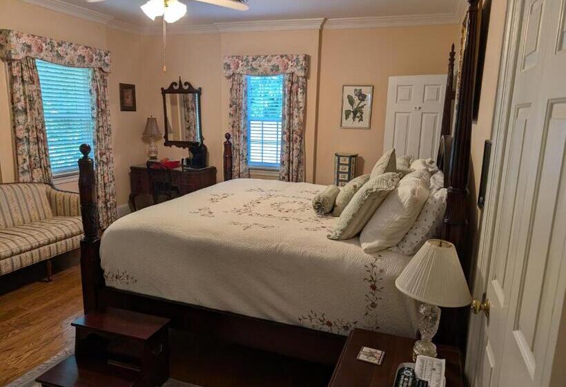 발코니가 있는 스위트, Virginia Cliffe Inn