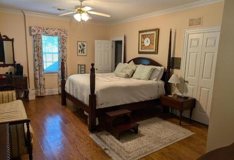 발코니가 있는 스위트, Virginia Cliffe Inn