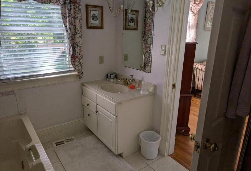 디럭스 스위트, Virginia Cliffe Inn