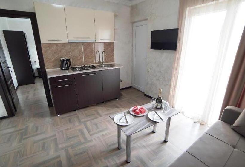 اتاق استاندارد سه نفره, Progress