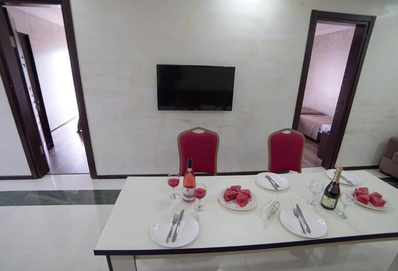 اتاق سوپریور خانوادگی, Progress