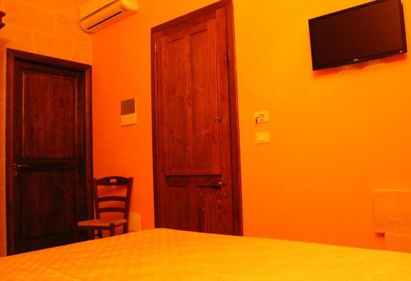 غرفة قياسية, Alla Corte Del Naif