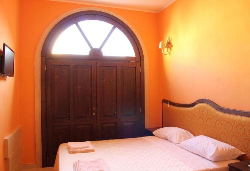 غرفة قياسية, Alla Corte Del Naif