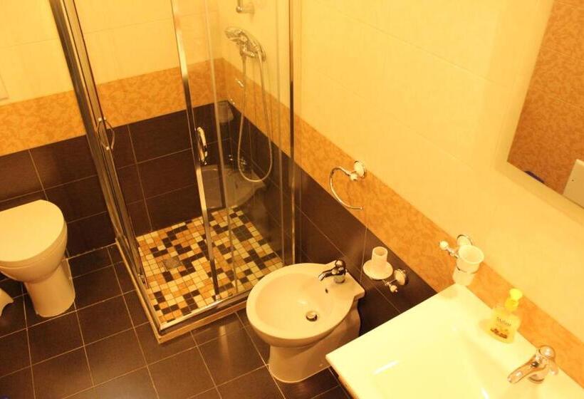 جناح غرفتين نوم, Alla Corte Del Naif